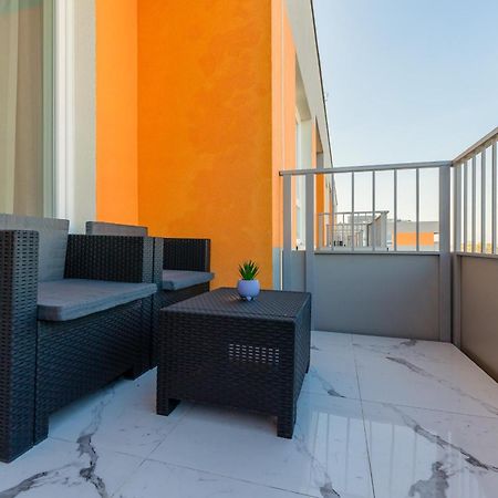 Elegant Apartments With Balcony & Parking Warsaw By Noclegi Renters Esterno foto