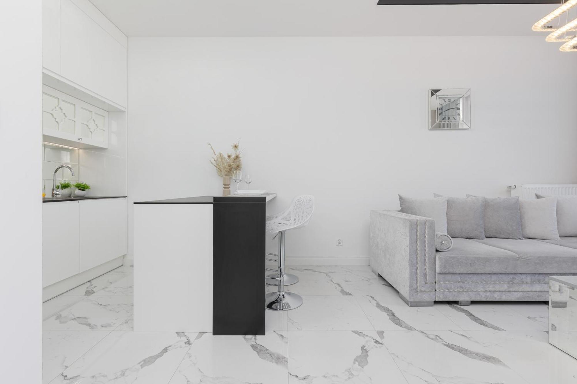 Elegant Apartments With Balcony & Parking Warsaw By Noclegi Renters Esterno foto