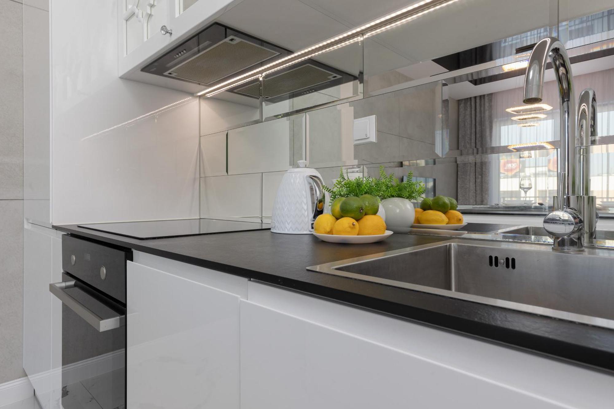 Elegant Apartments With Balcony & Parking Warsaw By Noclegi Renters Esterno foto