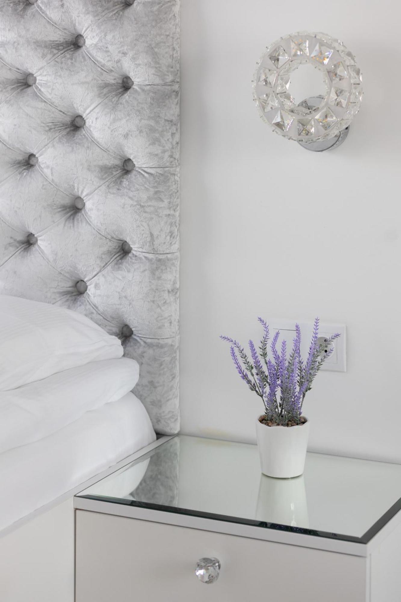Elegant Apartments With Balcony & Parking Warsaw By Noclegi Renters Esterno foto